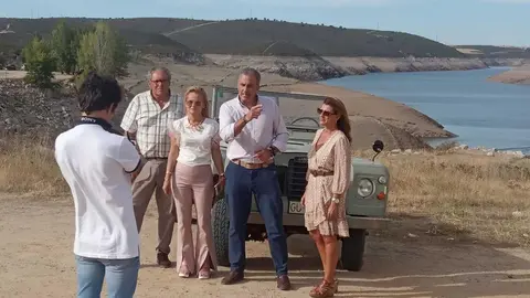 Ortega Smith en el embalse de Ricobayo. | foto cedida