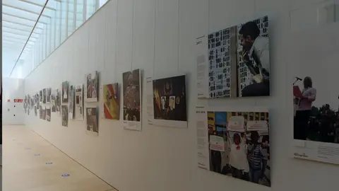 Exposición de "La Voz de las Manos Blancas". | FOTO: Marcos Vicente