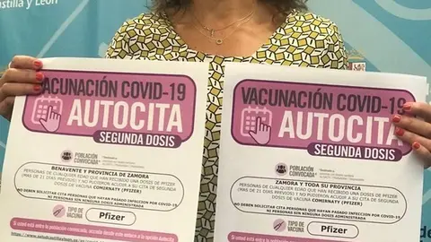 La delegada territorial presenta los carteles de autocita para la próxima semana del 13 de septiembre