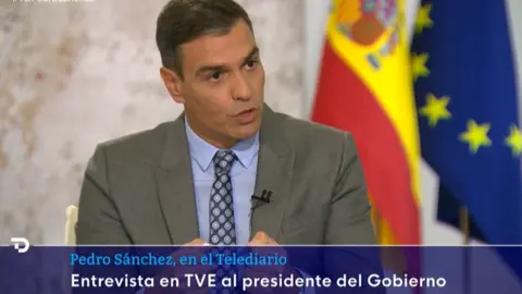 Pedro Sánchez durante la entrevista a TVE