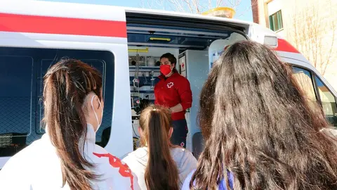 Feria bienvenida usal septiembre cruz roja