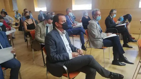 Requejo, durante la reunión ayer con la consejera de Sanidad