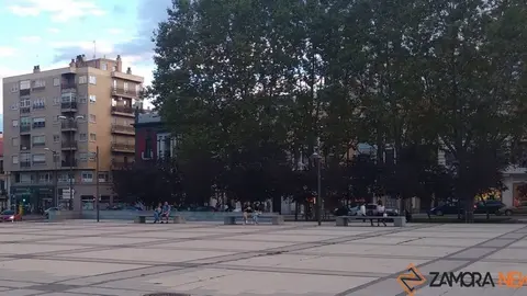 Zamoranos en la Plaza de la Marina