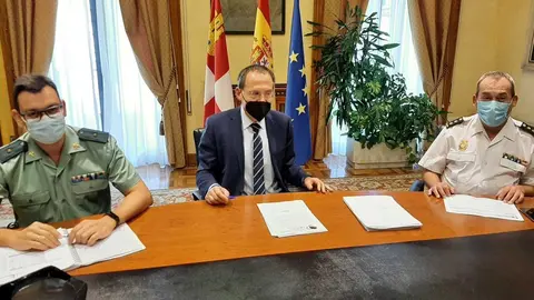 Reunión de coordinación semanal con las FCSE