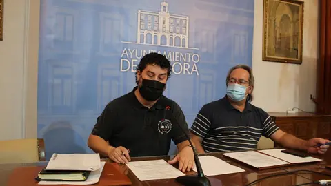 El alcalde junto al concejal de Hacienda, Diego Bernardo