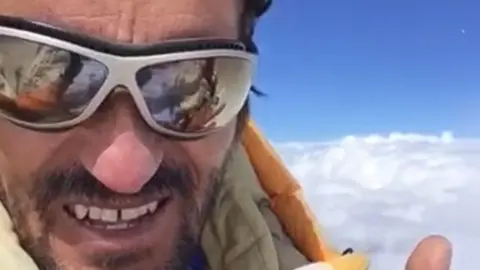 Martín Ramos en lo alto del Himalaya