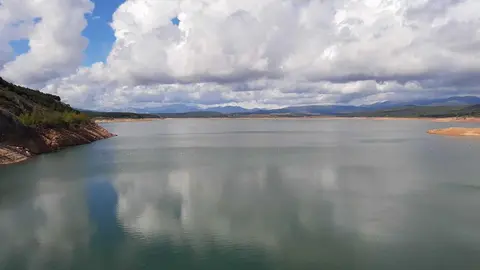 Presa de Aguilar de Campo