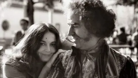 Agustín García Calvo en una imagen de archivo con su compañera Isabel Escudero