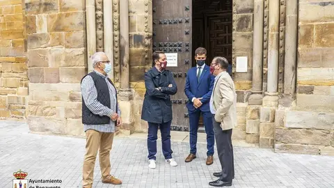 Miembros del Ayuntamiento de Benavente ante la celebración de la festividad de los cuerpos policiales