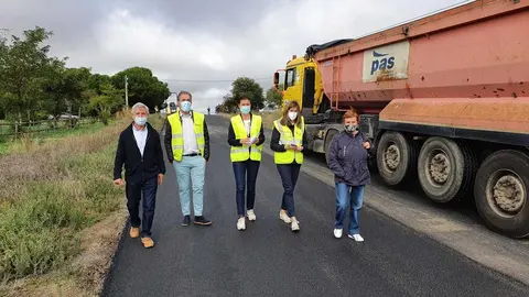 La Delegada Territorial Clara San Damián en las obras de la Carretera ZA-610