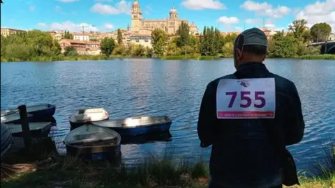 Un participante de la marcha virtual de Asprosub