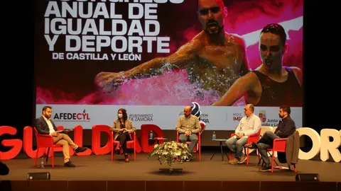 La segunda jornada del I Congreso Anual de Igualdad y Deporte de Castilla y León comenzó a las 9:30 horas con la mesa "Las políticas públicas en igualdad de género a través del deporte". | FOTO: Marcos Vicente