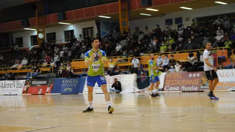 Jortos en un lanzamiento de siete metros ante el Amenabar Zarautz. |  FOTO: Héctor Barrueco