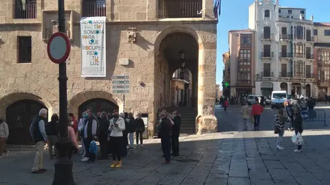 Ambiente en la Plaza Mayor en pleno puente de la Hispanidad