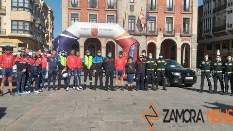 Recibimiento de los bomberos murcianos en la Plaza Mayor de Zamora