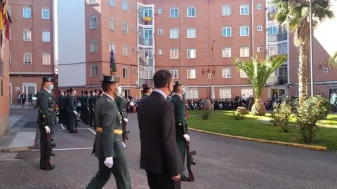 El jefe de la Comandancia de Zamora, Héctor David Pulido, a su entrada al cuartel por los actos del Pilar, acompañado del subdelegado del Gobierno
