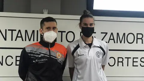 Jacinto Carbajal y María Barneda, entrenador y jugadora del CD Zamarat. | FOTO: Héctor Barrueco