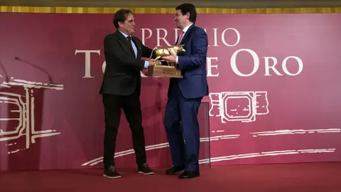 Mañueco durante a entrega del premio "Toro de Oro"
