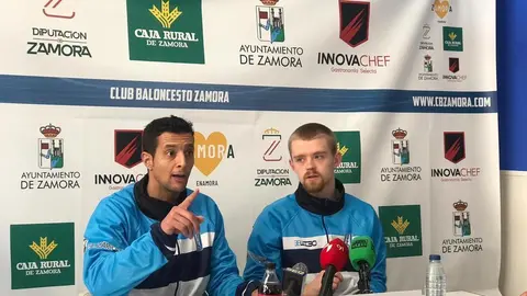 Saulo Hernández y Jacob Round.