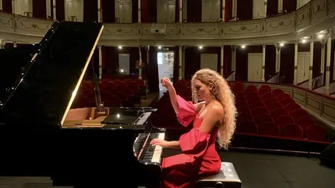 Sofia Merchán al piano en el Teatro Principal. Foto cedida