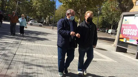Gente paseando por Zamora