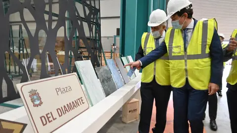 Visita de Mañueco a Tvitec, en León