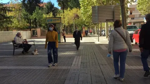 Gente por la Avenida de Requejo de Zamora