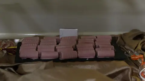 HUESOS DE SANTO  (7)