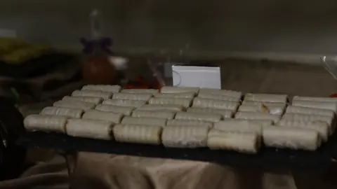 HUESOS DE SANTO  (8)