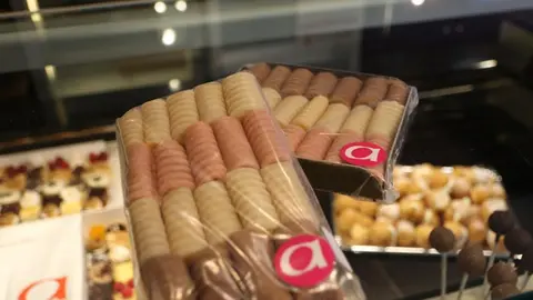 HUESOS DE SANTO  (10)