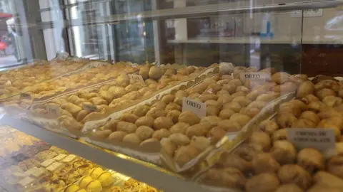 HUESOS DE SANTO  (16)