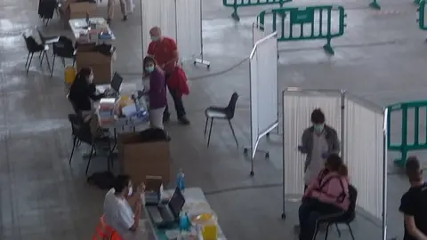 Personal sanitario vacunando en Ifeza. Foto de Archivo