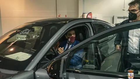 El alcalde de Benavente, en el Salón del Automóvil