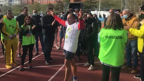 Gaspi en meta tras completar el reto solidario.