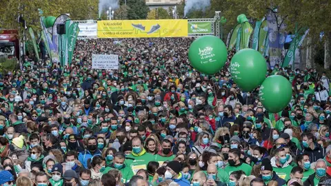 2021-11-7- Marea verde solidaria desborda Valladolid - Iberdrola y AECC, juntos contra el cáncer 