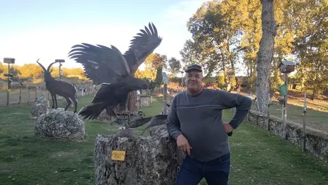 José María Manzana "El Tribu", en su parque de animales
