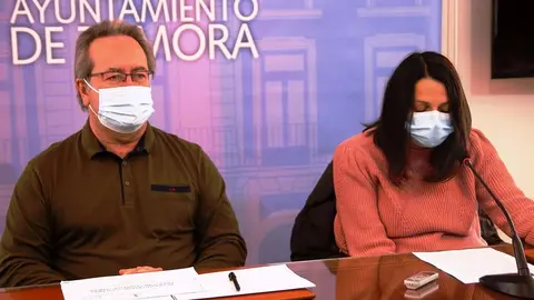 Francisco Guarido y la concejala María Eugenia Cabezas