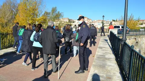 policía virgen del yermo