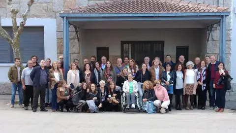 Foto de Familia del encuentro en el colegio de Muga de Sayago. Fotos cedidas