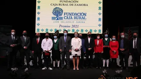 Autoridades y galardonados de los Premios Fundación Caja Rural. | FOTO: Marcos Vicente