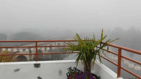 Puente de Piedra niebla