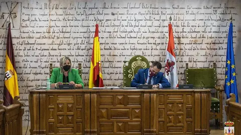 El alcalde de Benavente y la concejal de Hacienda, Patricia Martín