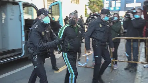 Montoya, a su llegada a la Audiencia de Huelva. Foto diariodehuelva.es