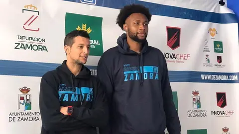 Saulo Hernández, entrenador del CB Zamora atiende a los medios de comunicación.