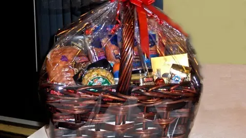 Foto archivo cesta de Navidad