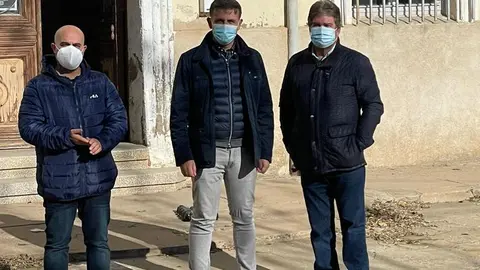 El diputado de Política Social, Familia e Igualdad, Ramiro Silva Monterrubio, acompañado por técnicos de la Diputación Provincial