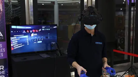 INMERSIA trae la realidad virtual al CC Valderaduey. | FOTO: Marcos Vicente