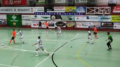 Lance del encuentro del Atlético Benavente. | FOTO: Atlético Benavente