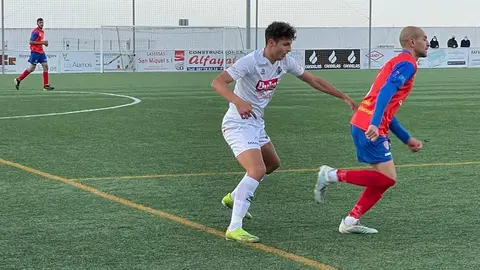 Lance del juego entre el CD Benavente y el CD Peñaranda.