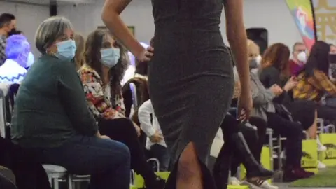 desfile corriendo con el corazón por hugo (194)